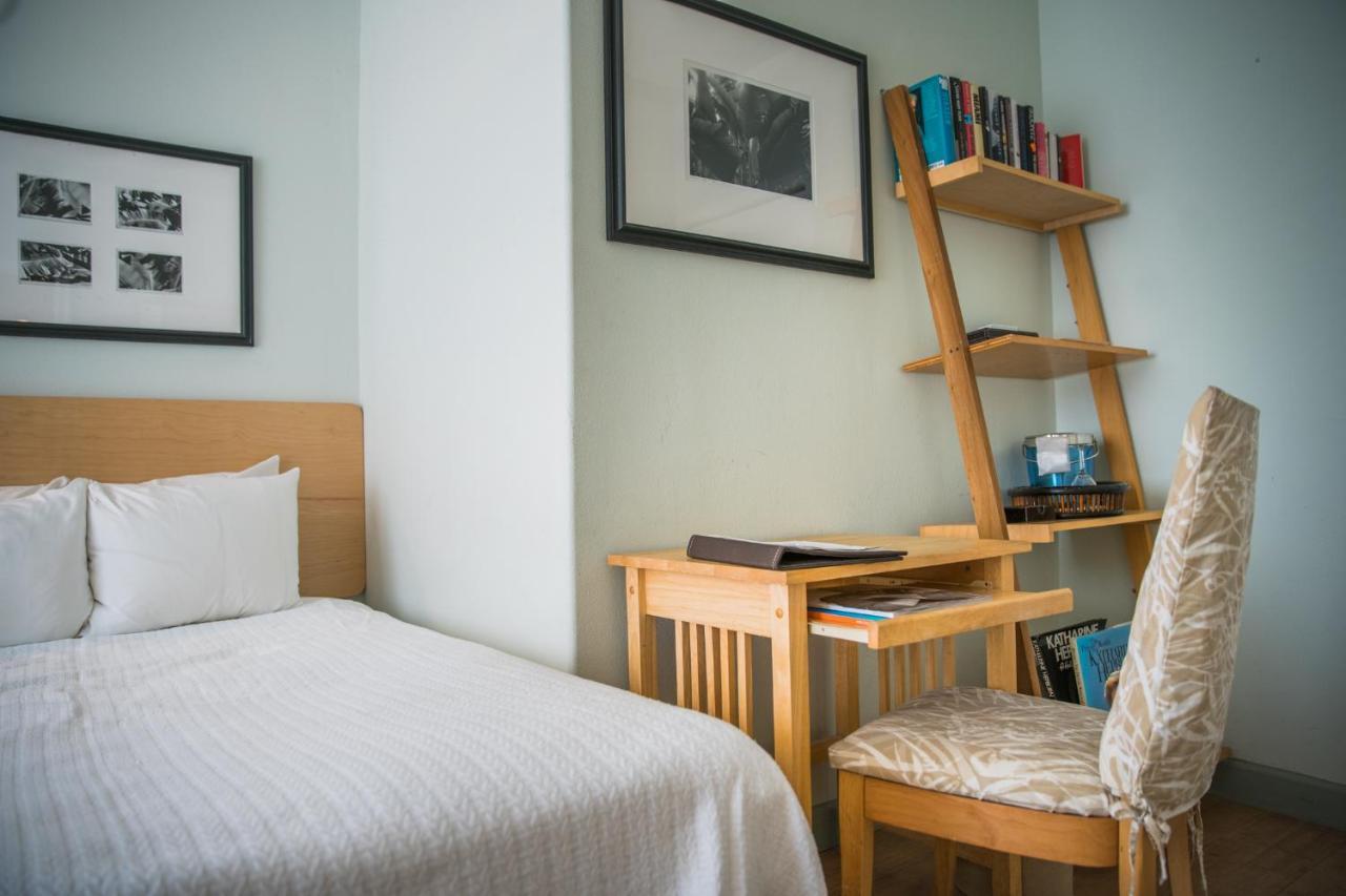 Quarto Duplo com 2 Camas de Casal