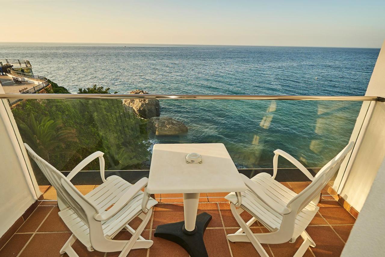 Quarto Duplo com Varanda e Vista do Mar