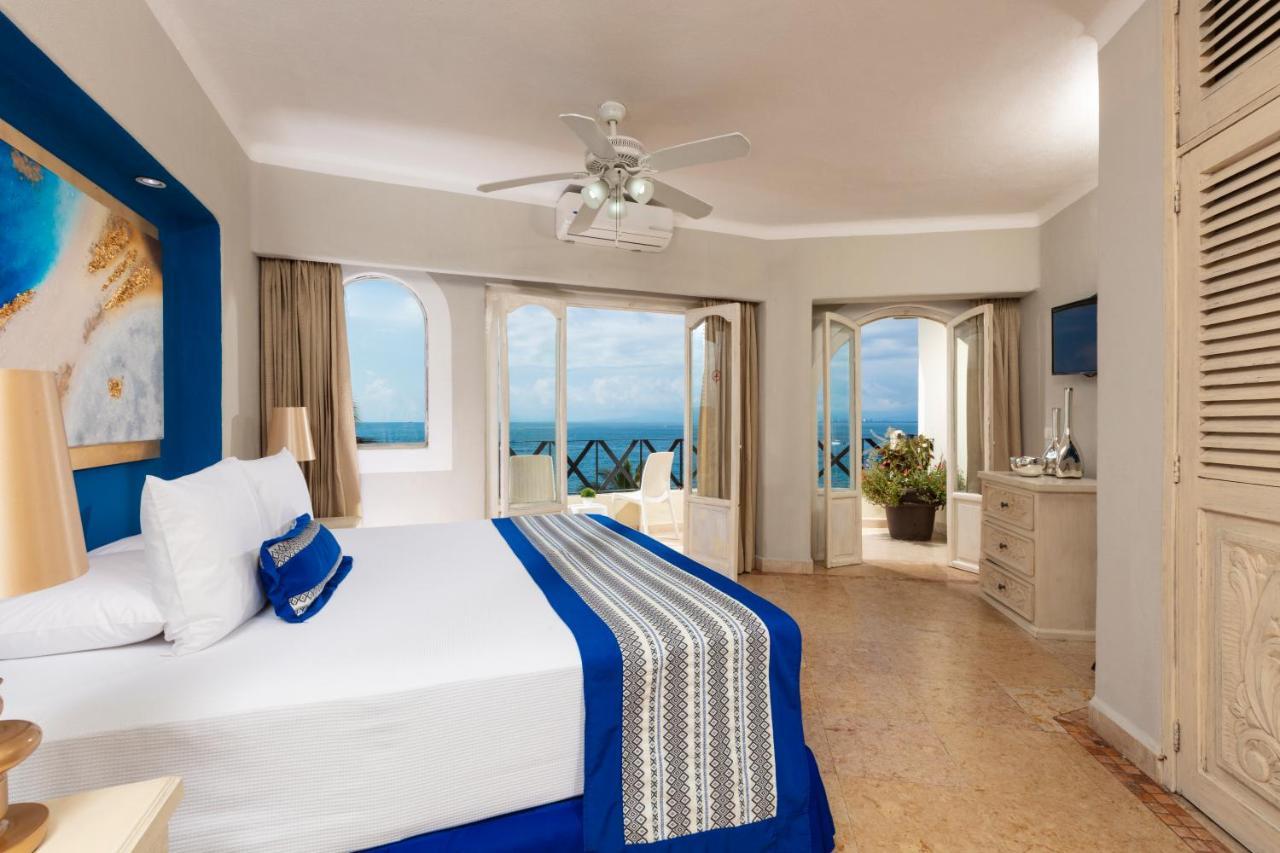 Breezy Blue Jr Suite King Bed,1083704578:JPEG