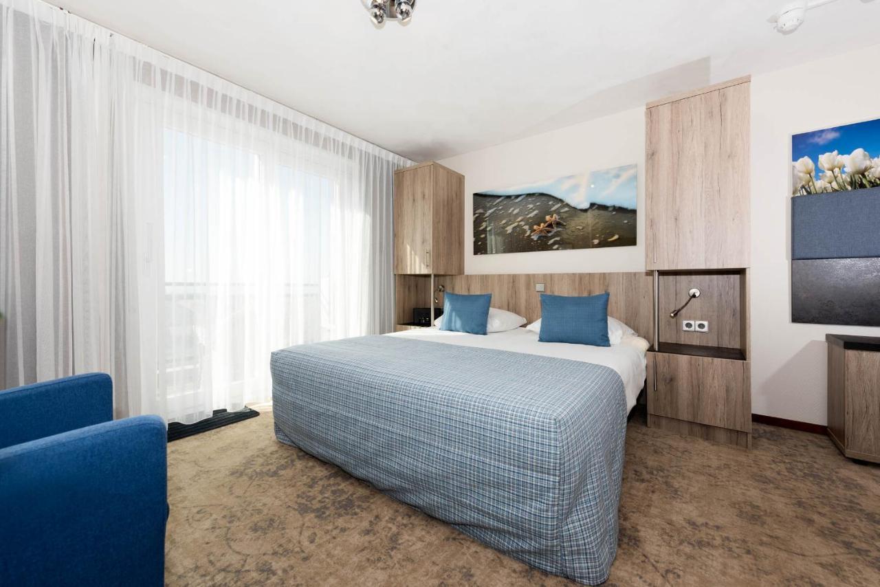 Zweibettzimmer mit Balkon