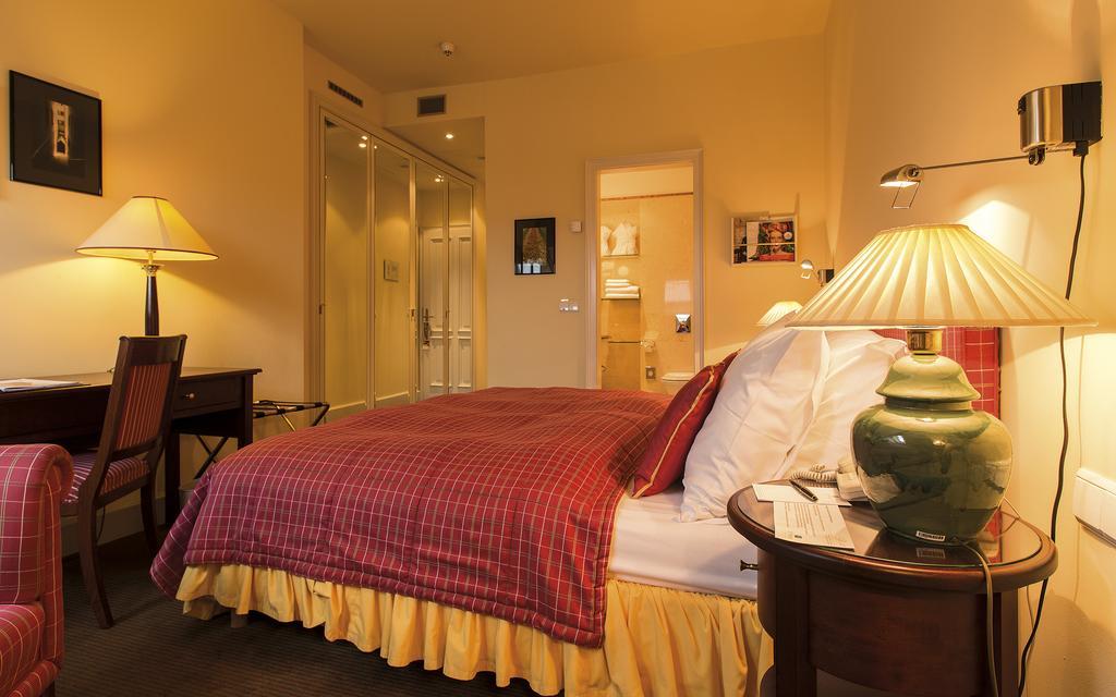 Standard Double or Twin Room,327242428:JPEG