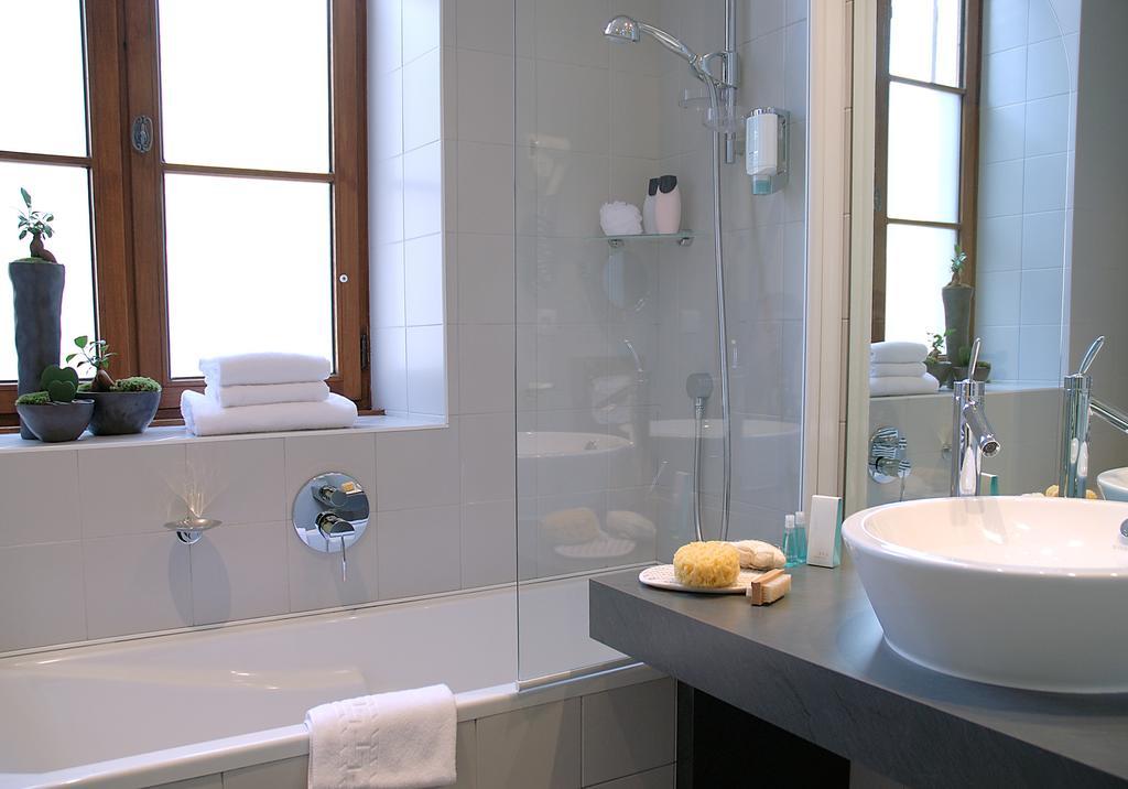 Suite,631978395:JPEG