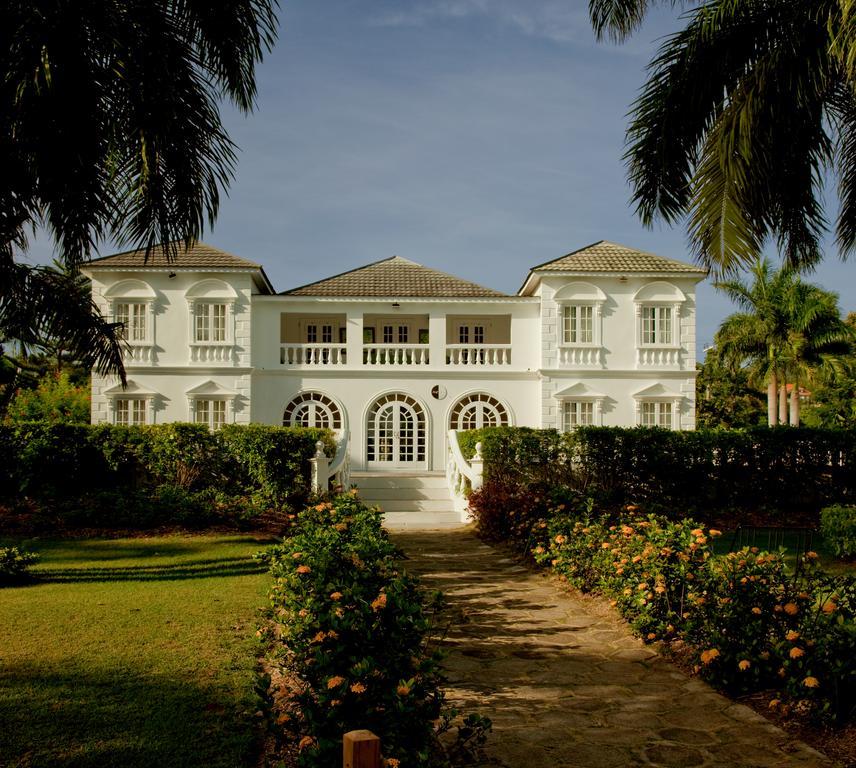 Villa de 7 Quartos com Vista do Jardim