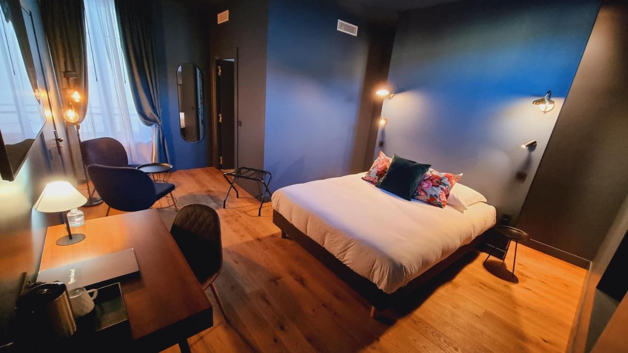 Quarto Deluxe (2 Adultos + 1 Criança)