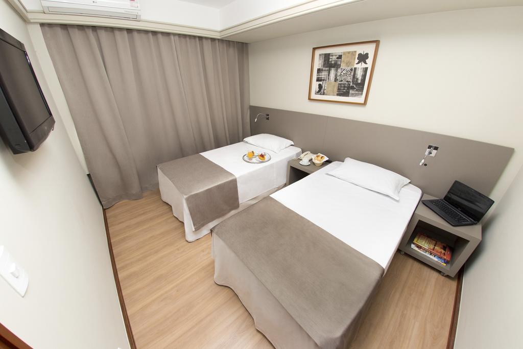 Standard Triple Suite,112731558:JPEG