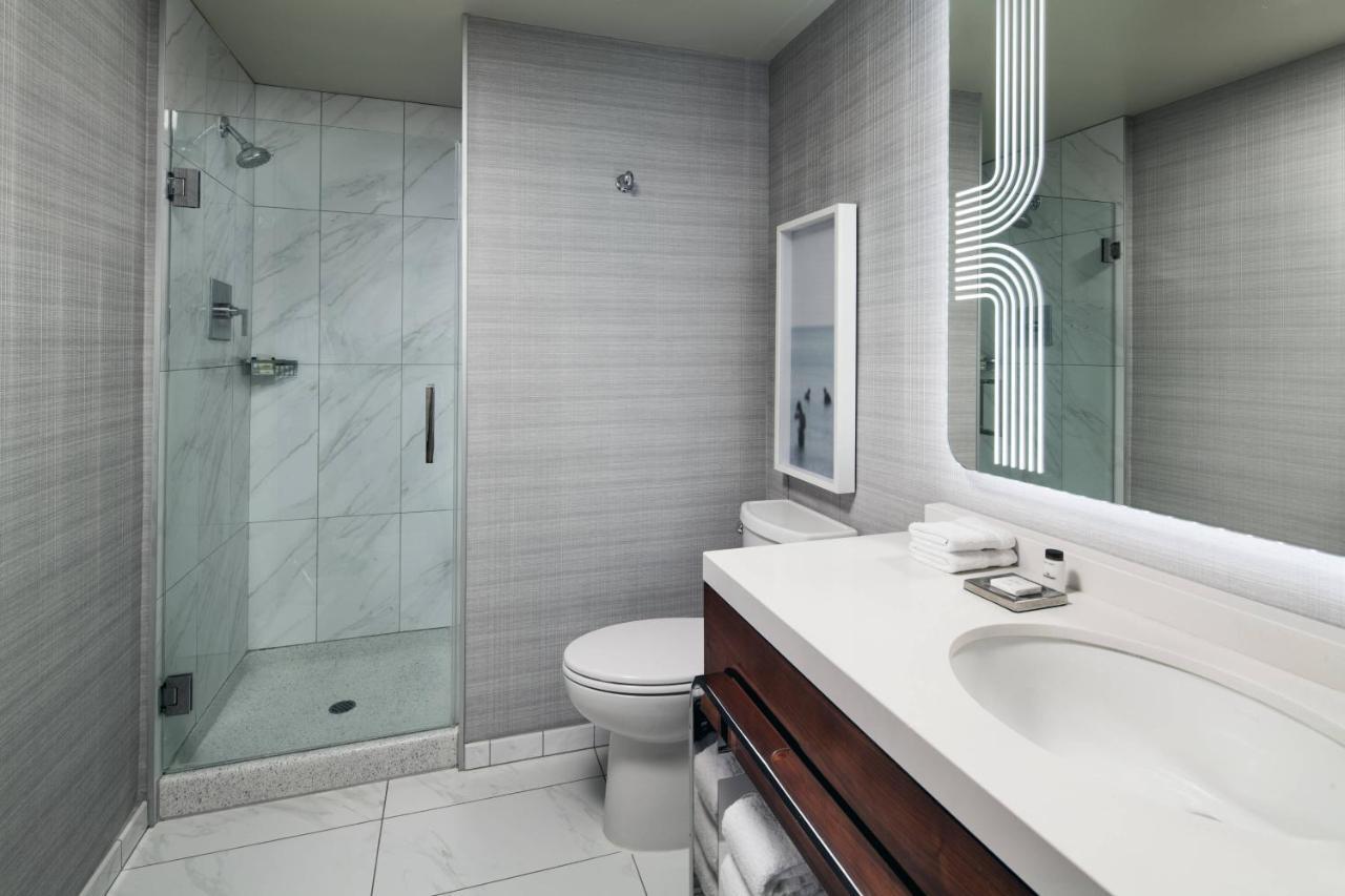 Traditional, Guest room, 1 King,1379522543:JPEG
