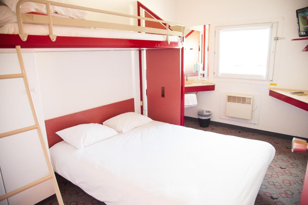 Chambre Double avec Lits Superposés et Salle de Bains Commune
