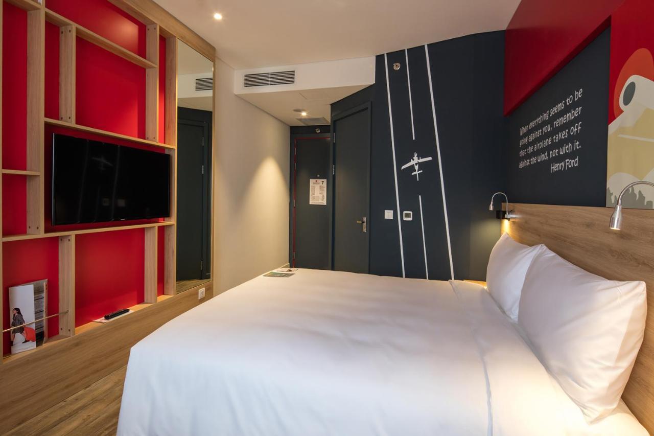 Standard Queen Room Complimentary Round-trip Transfer to International Terminal upon request