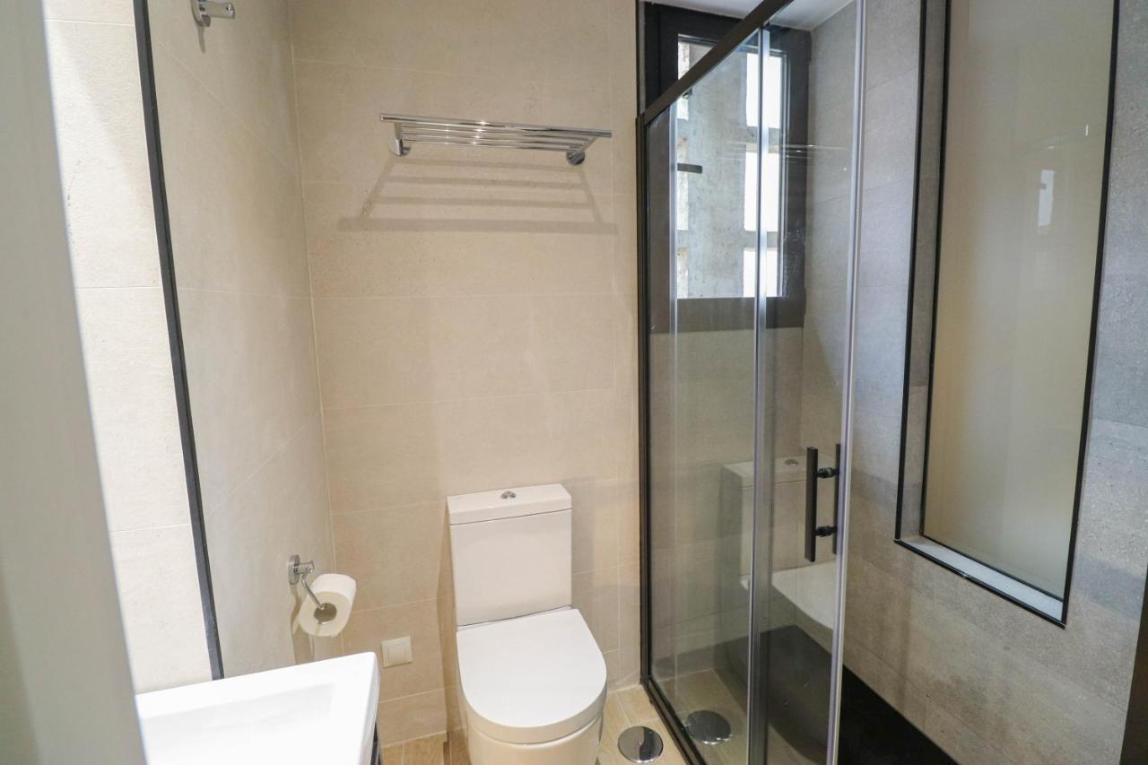 One-Bedroom Apartment,1184205979:JPEG