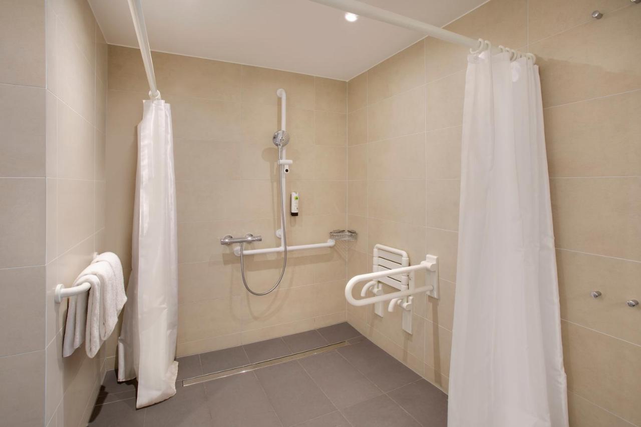 Standard Queen Room - Accessible,1282387510:JPEG