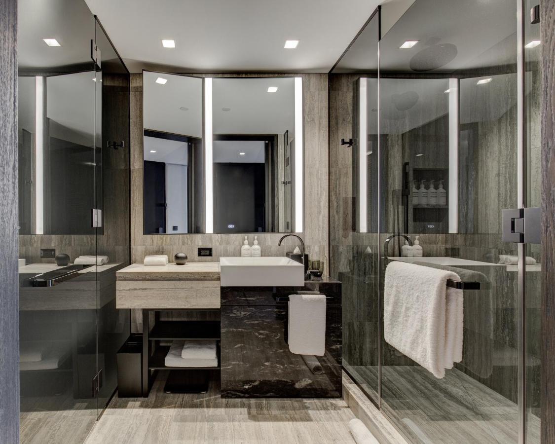 Quarto Deluxe com 2 Camas de Casal e Vista da Cidade