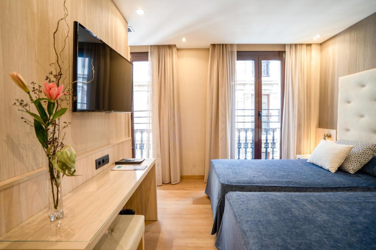 Quarto com Cama de Casal ou 2 de Solteiro