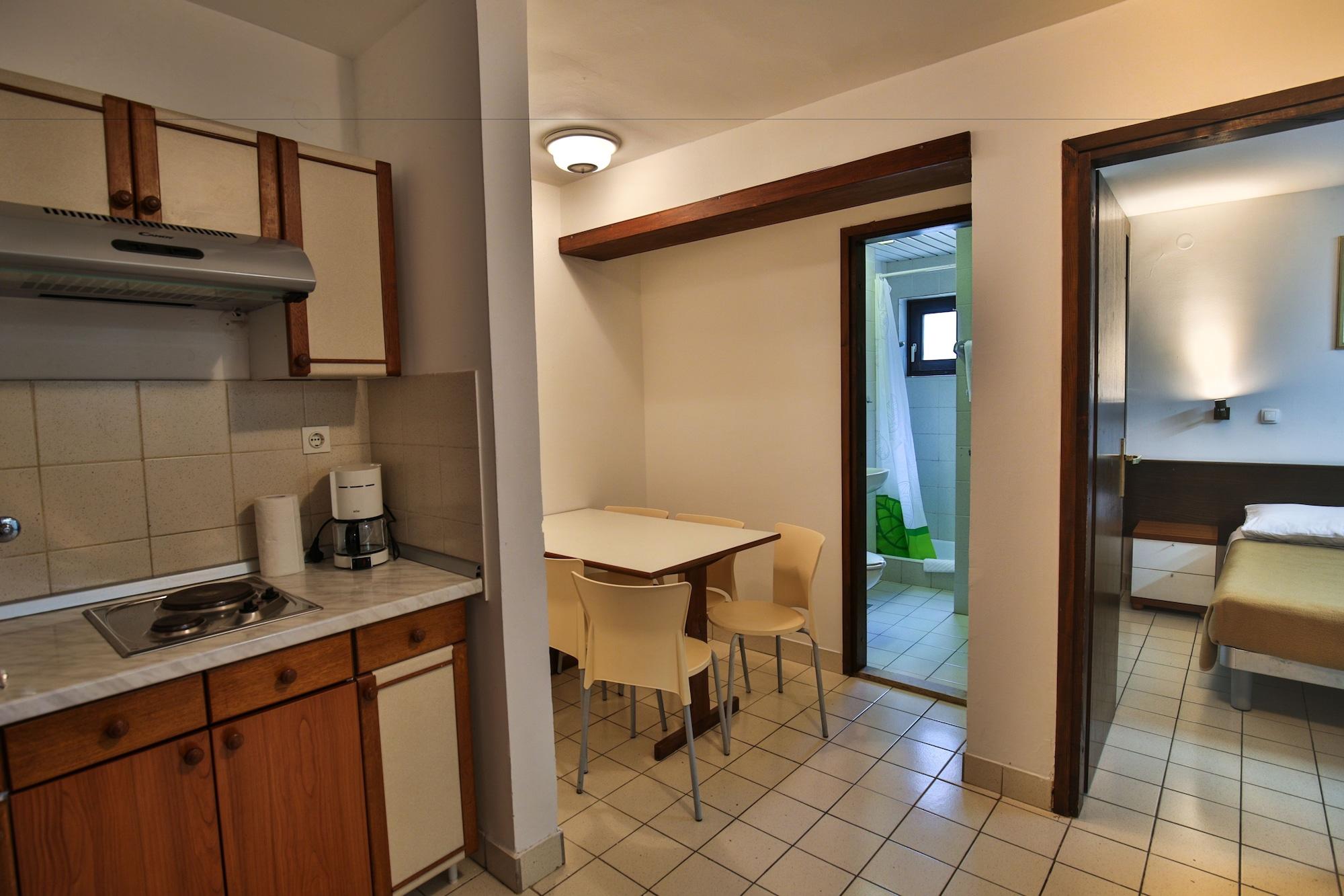 Two-Bedroom Apartment with Park View (6 Adults),1212158458:JPEG