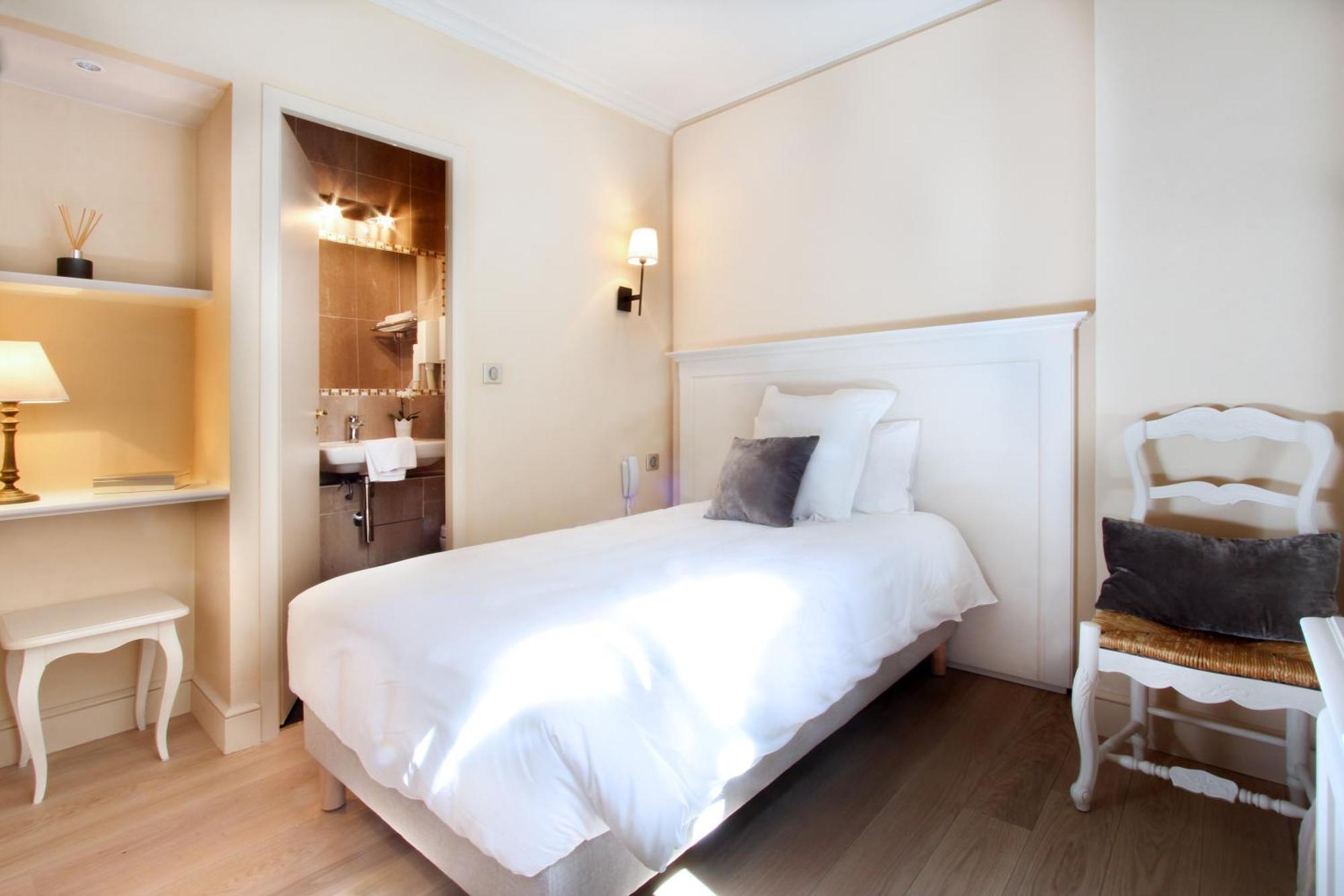 Single Room Vendôme first floor