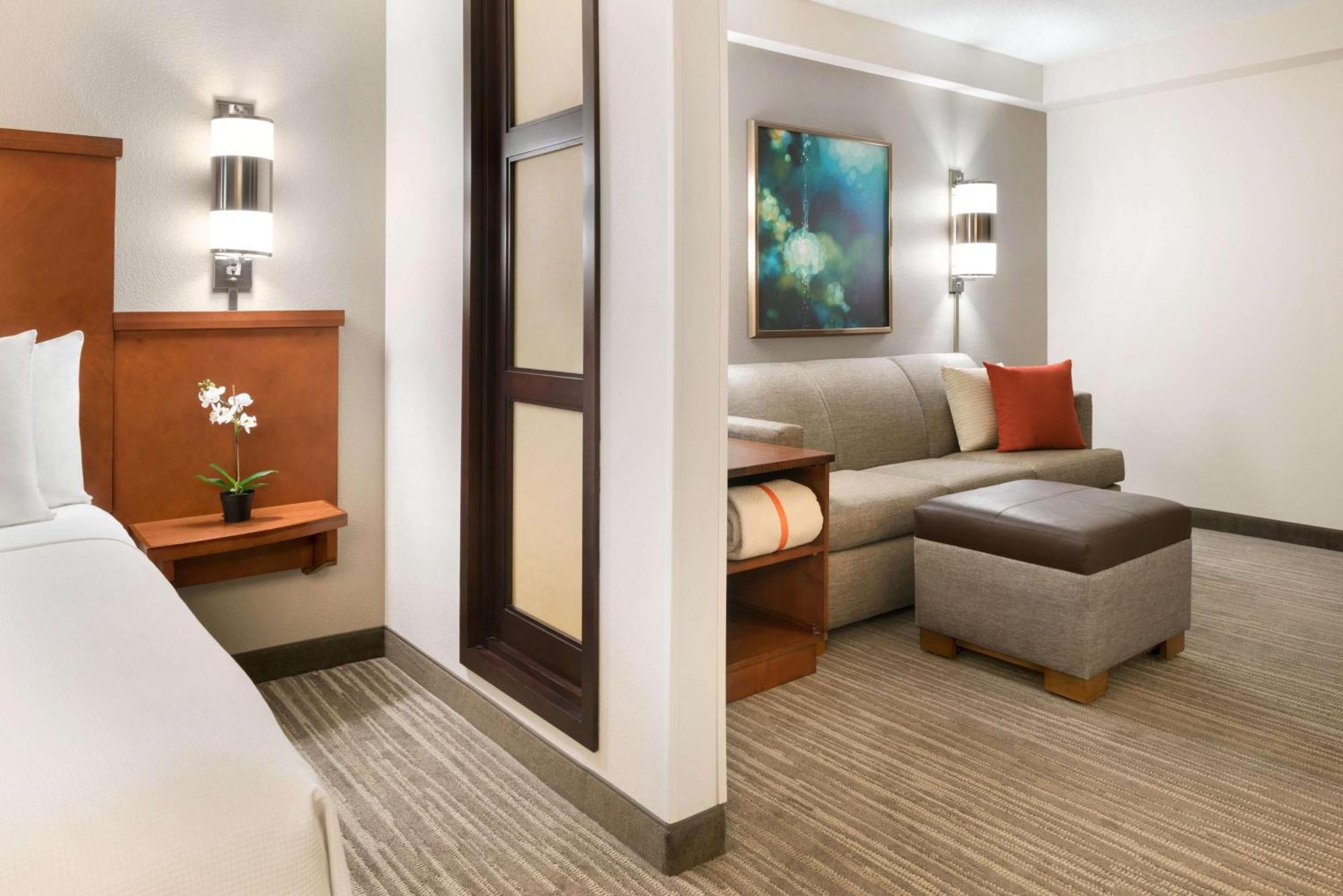 King Room with Sofa Bed and Accessible Tub - Disability Access,1281924829:JPEG
