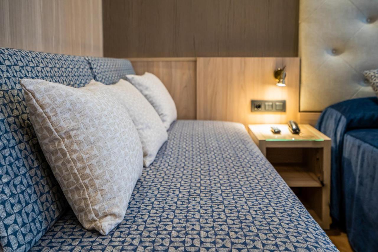 Quarto com Cama de Casal ou 2 de Solteiro e Cama Extra
