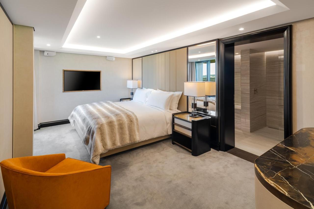 Master Suite w/Balcony,1238913124:JPEG