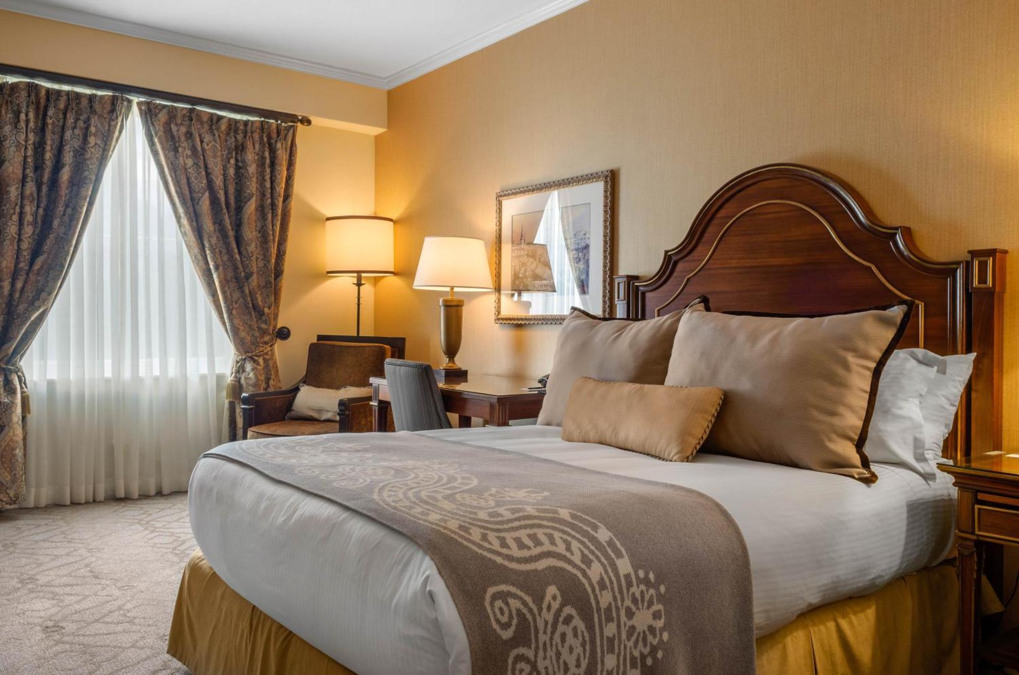 Deluxe Queen Room