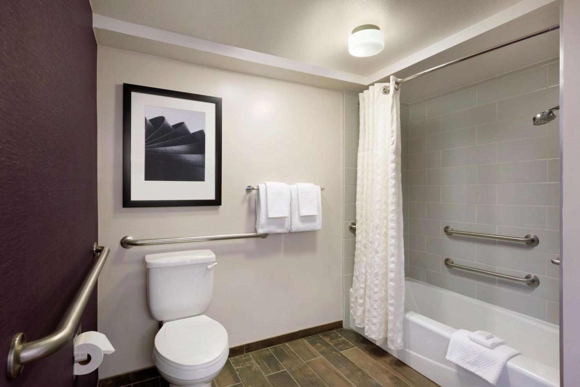 King Room - Mobility Access/Non-Smoking,1551969820:JPEG