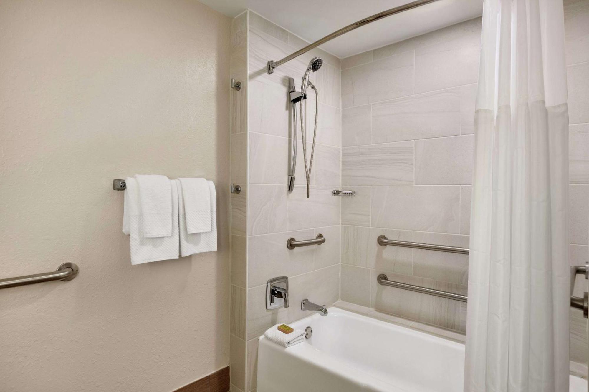 King Room with Bath Tub - Disability Access,1498661593:JPEG