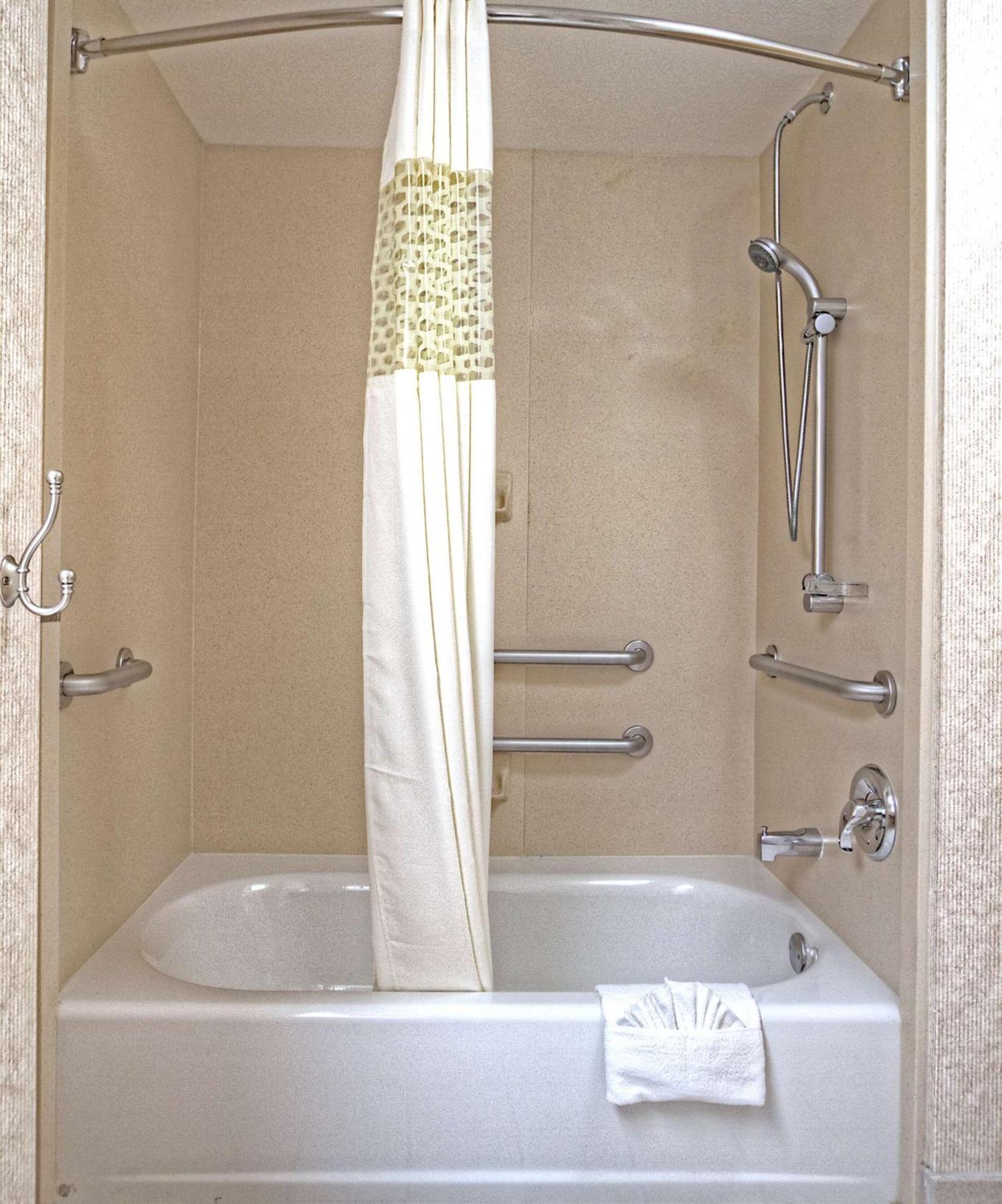 King Room - Hearing Access/Non-Smoking