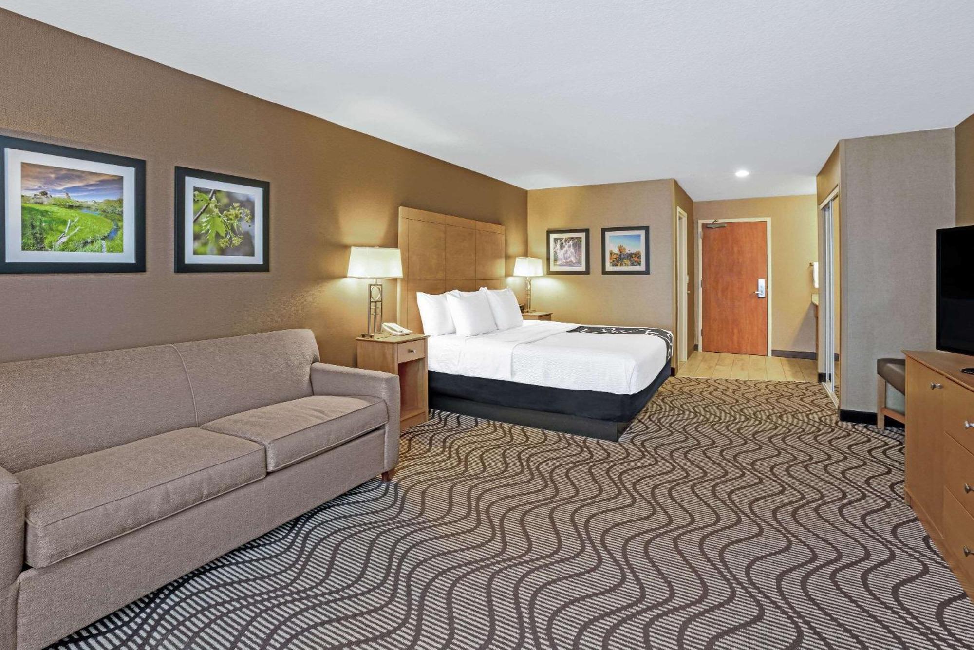 King Suite Mobility Access or Non-Smoking