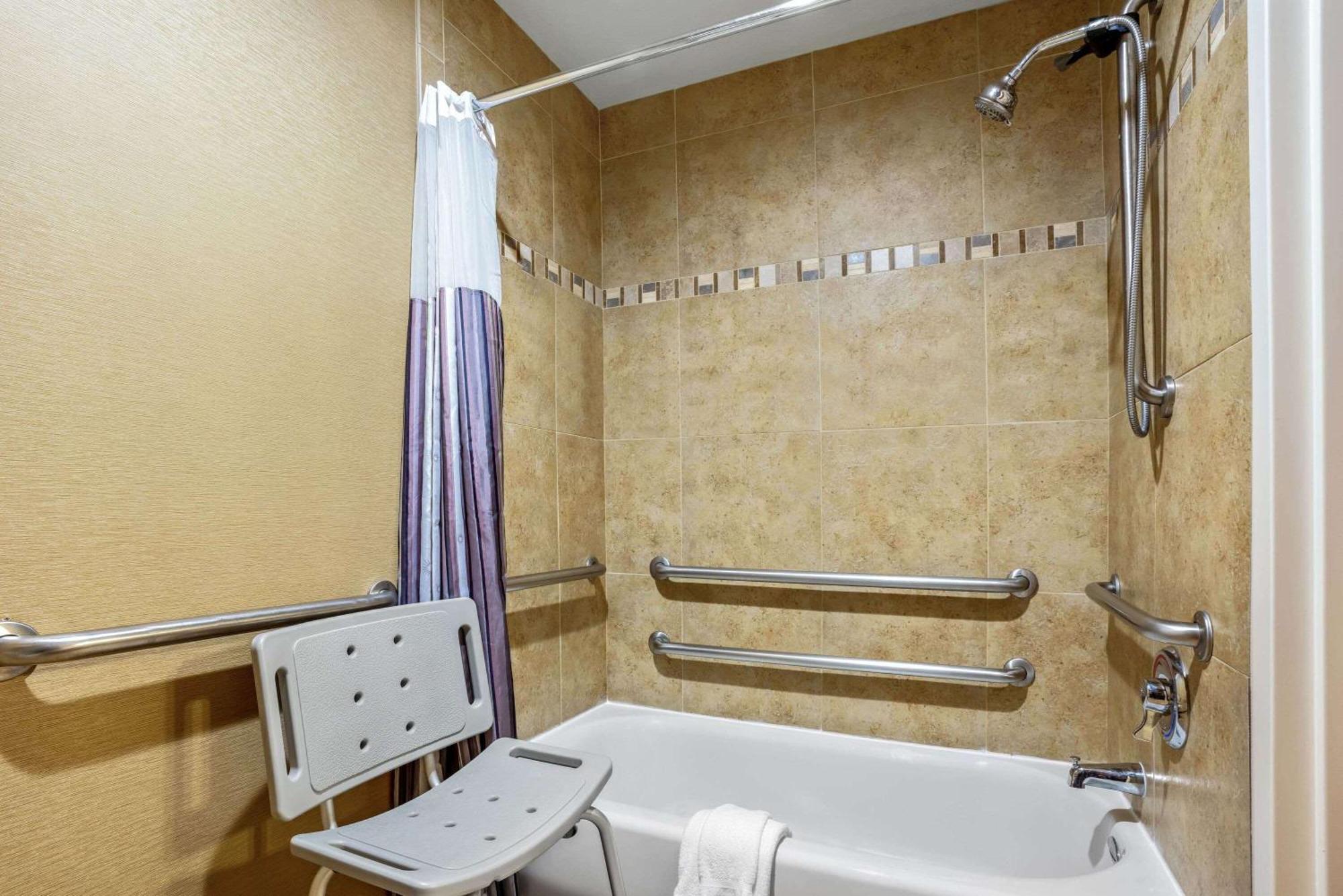 King Suite Mobility Access or Non-Smoking