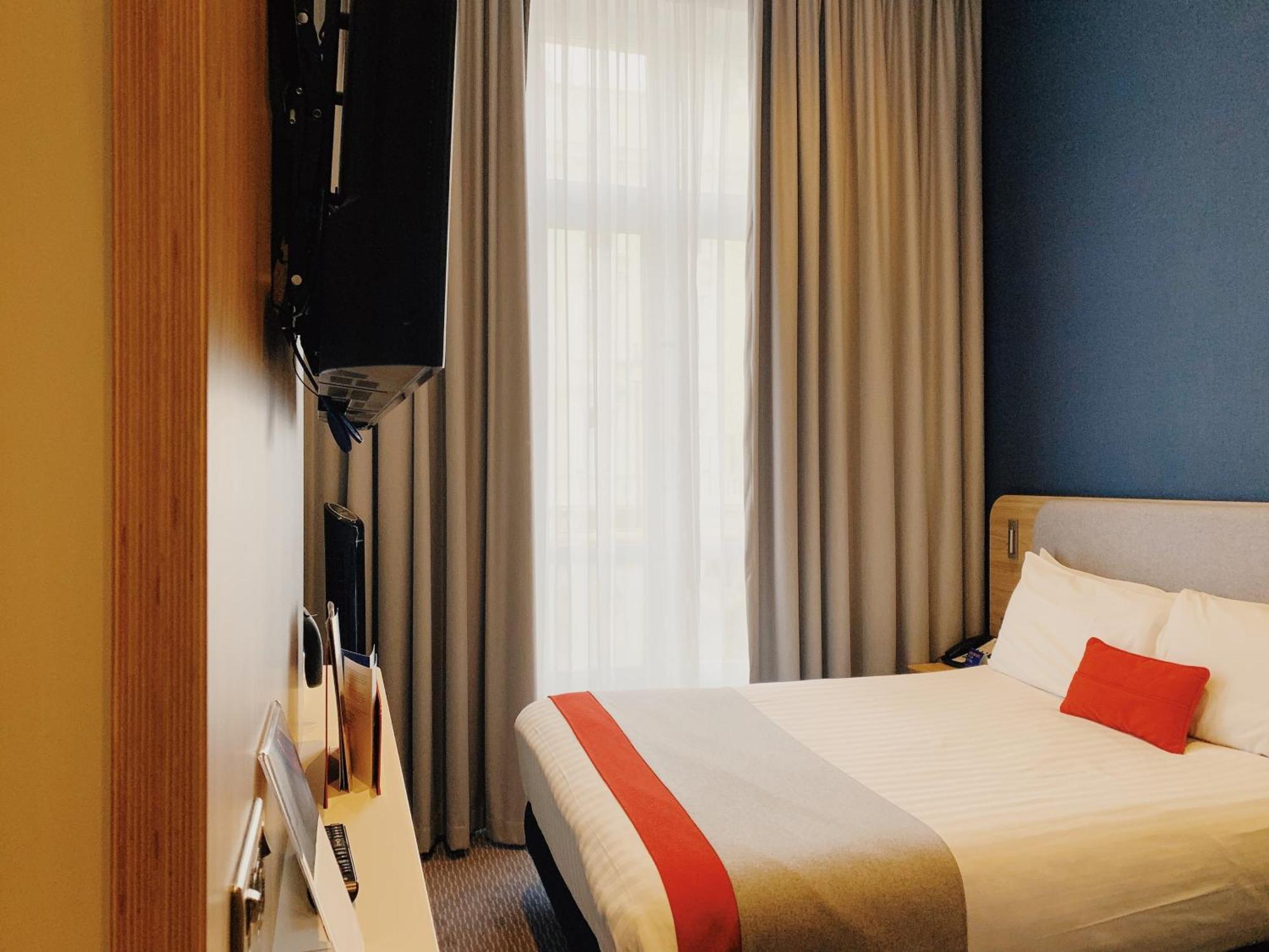 Quarto Duplo Standard com Sofá-cama Individual e Pequeno-almoço Quente Gratuito
