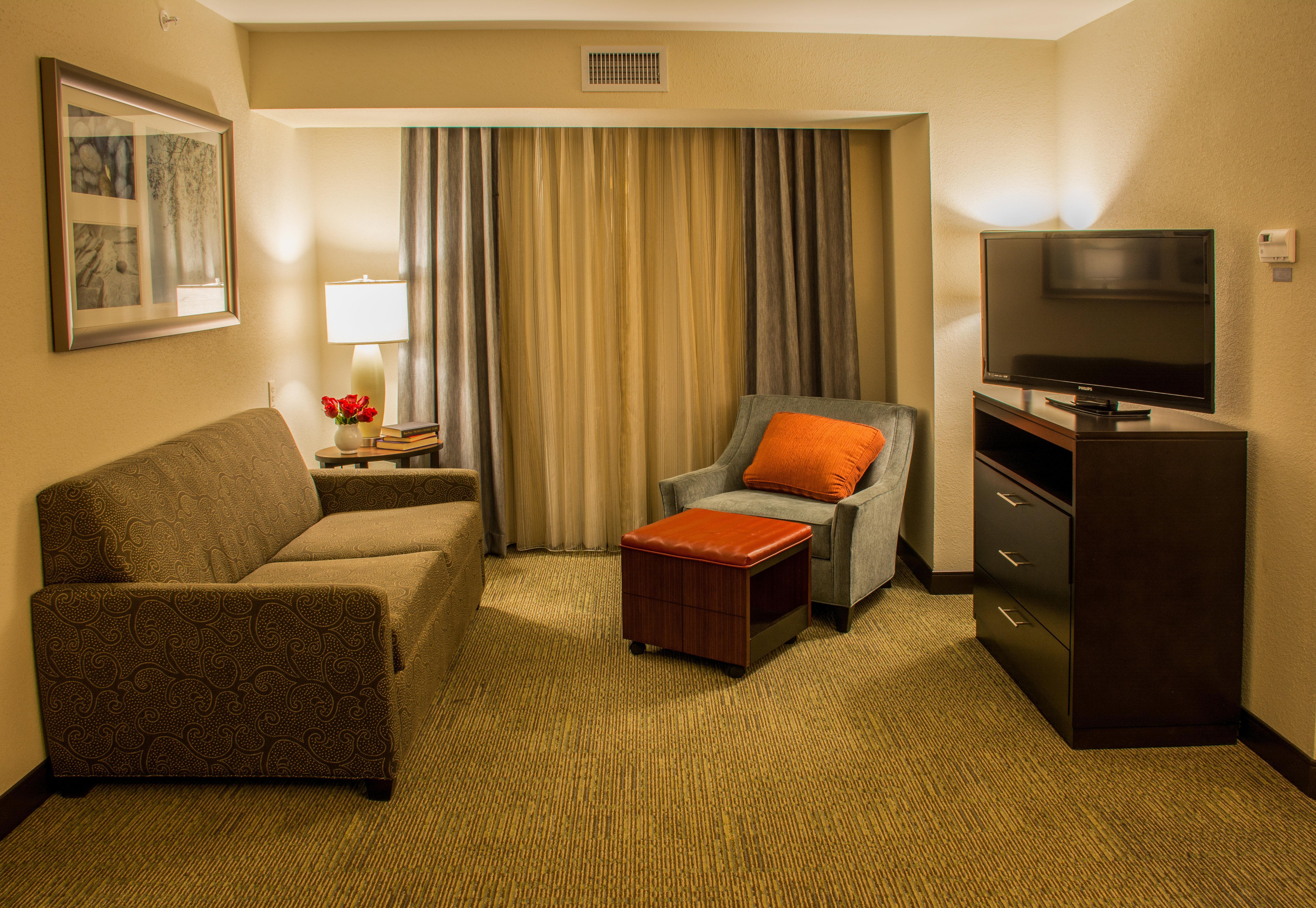 Two Bedroom Suite with One Queen Bed and Two Double Beds - Non-Smoking,1451004991:JPEG