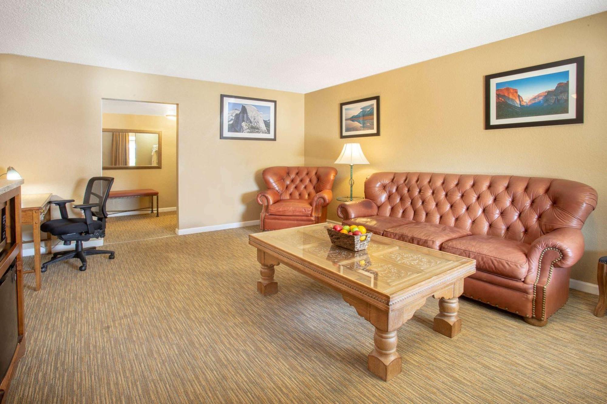 King Suite Non-Smoking