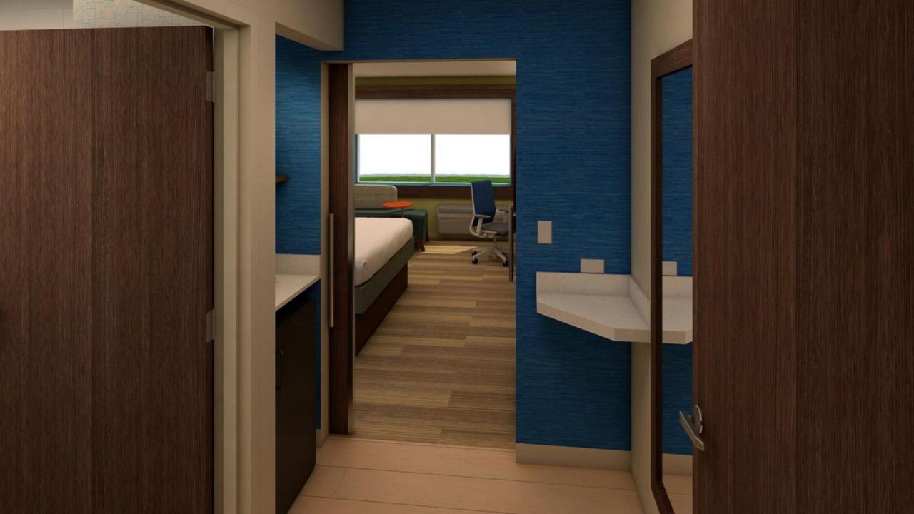 King Suite with Mobility Accessible Tub,1350391039:JPEG