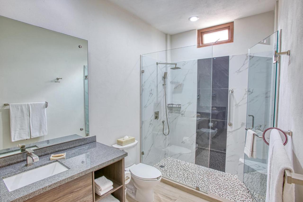 Quadruple Room Shower