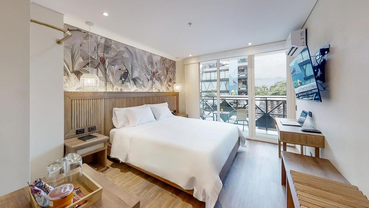 Deluxe Double Room with Balcony,1299305686:JPEG