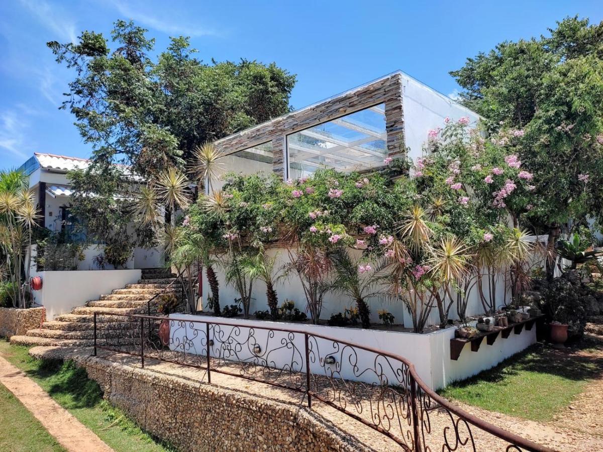 Quarto Duplo com Vista da Piscina e Vista Parcial das Montanhas