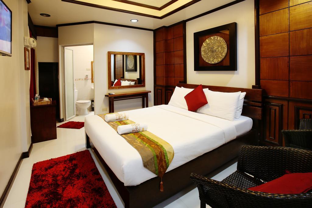 Deluxe Queen Room
