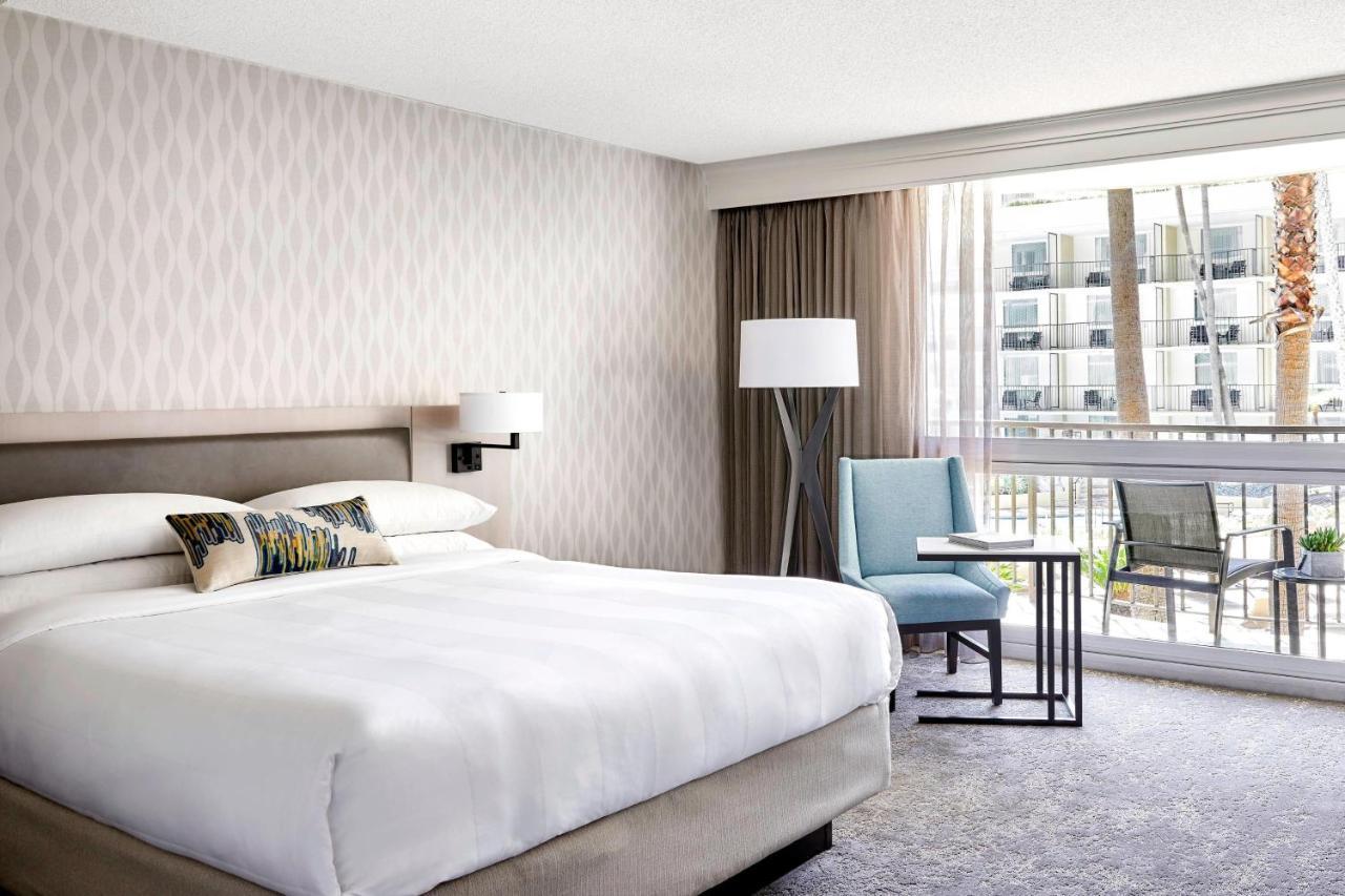Chambre Lit King-Size - Vue sur Piscine