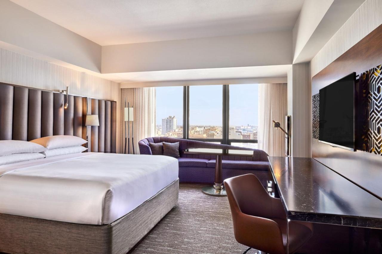 Deluxe, Guest room, 1 King,1379522543:JPEG