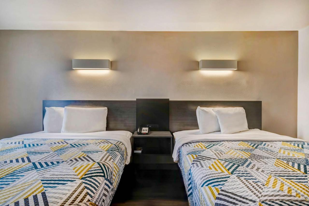 Queen Room with Two Queen Beds - Non-Smoking,1377319289:JPEG