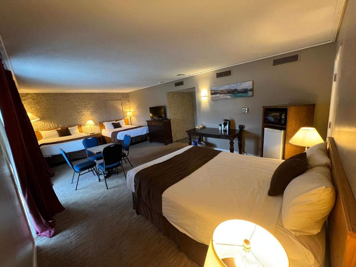 Family Room,1380641978:JPEG