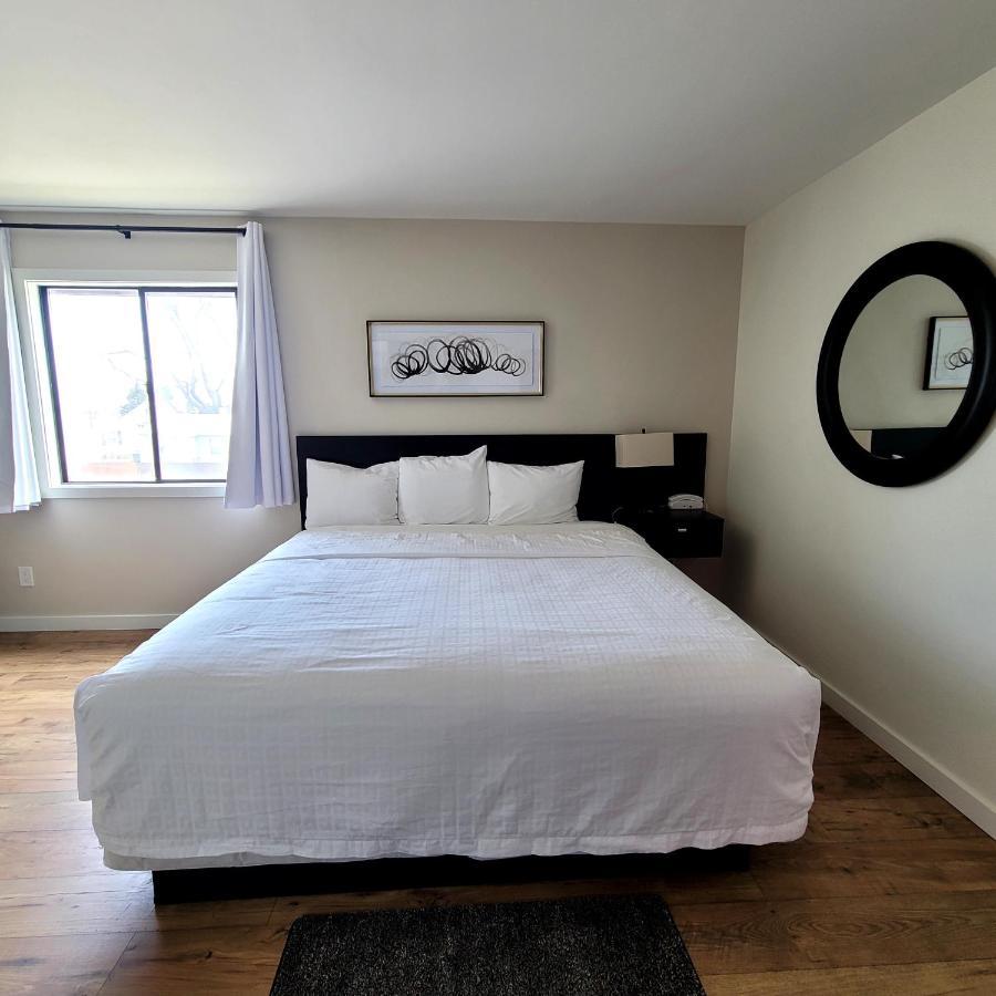 Deluxe King Suite,1392043583:JPEG