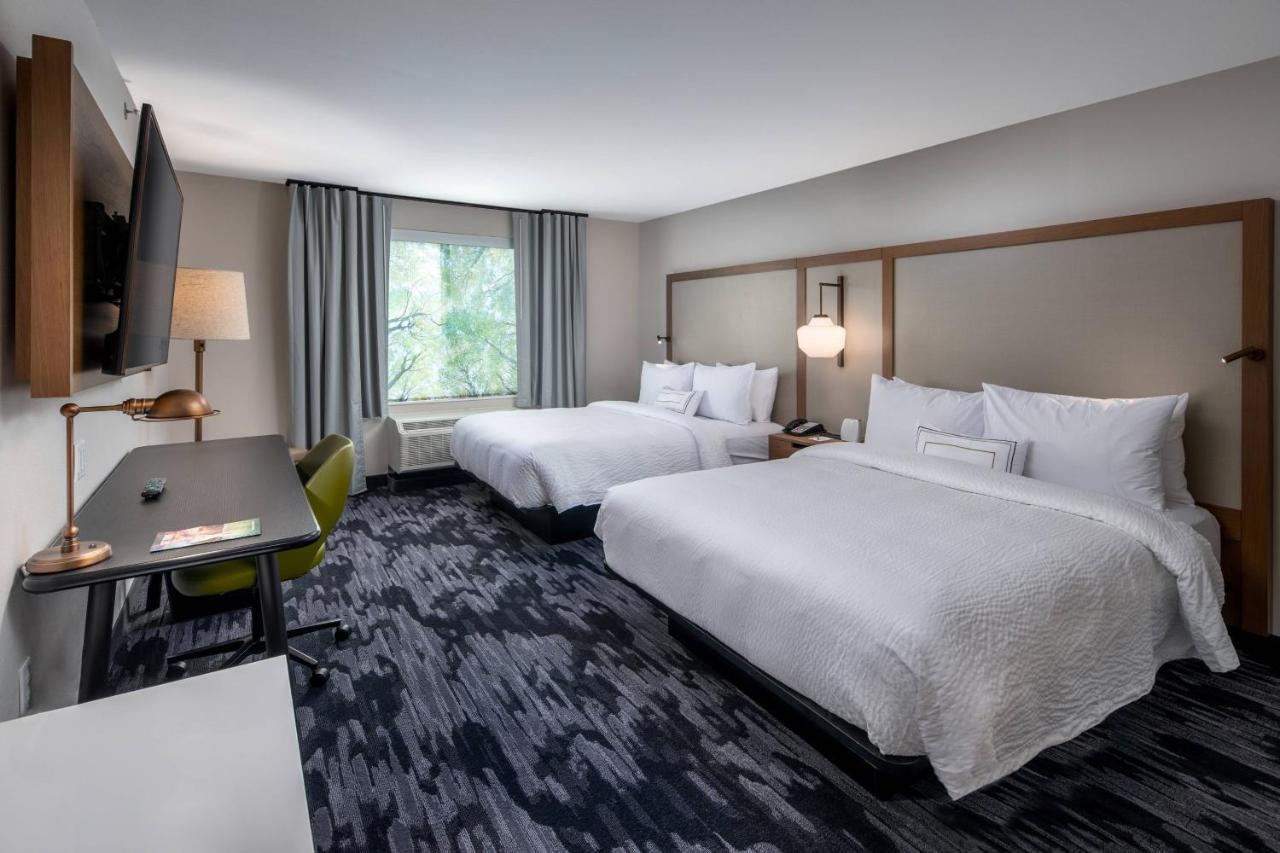 Queen Room Two Queen Beds Bathtub Mobility Access or Hearing Accessible