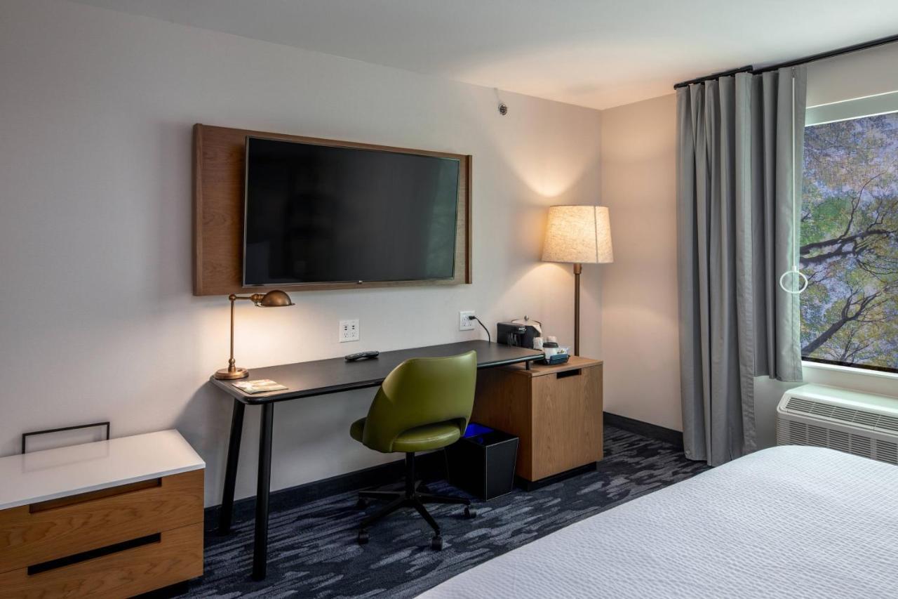 King Room Roll Shower Mobility Access or Hearing Accessible