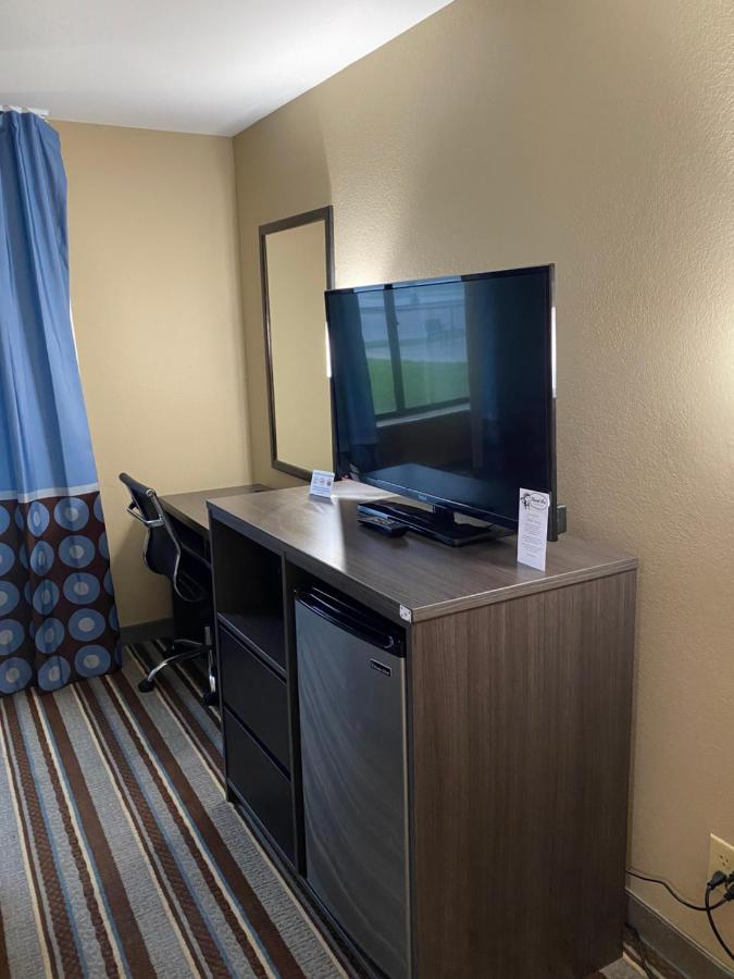 Queen Room with Two Queen Beds - Non-Smoking,1413668150:JPEG