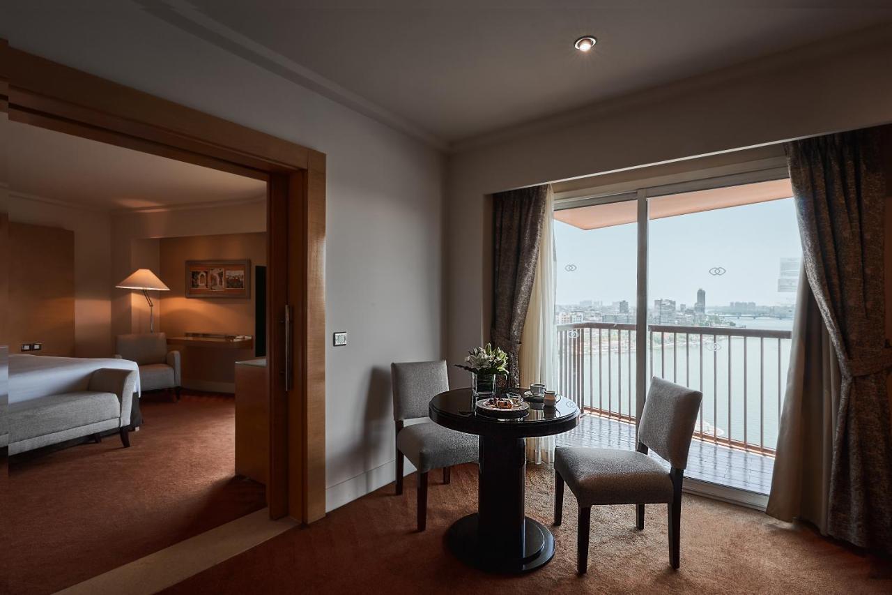 Suite Junior con cama extragrande y vistas al Nilo