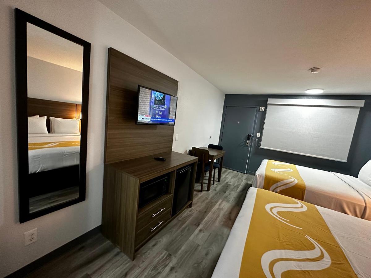 Queen Room with Two Queen Beds and Roll-In Shower - Disability Access/Non Smoking,1424366292:JPEG