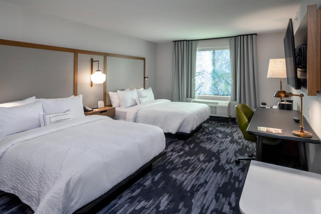 Queen Room Two Queen Beds Bathtub Mobility Access or Hearing Accessible