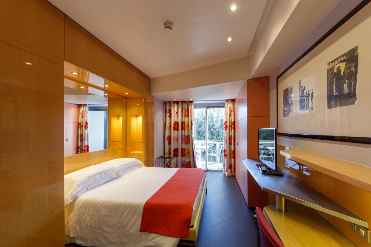 Quarto Superior com Cama de Casal ou 2 de Solteiro e Varanda