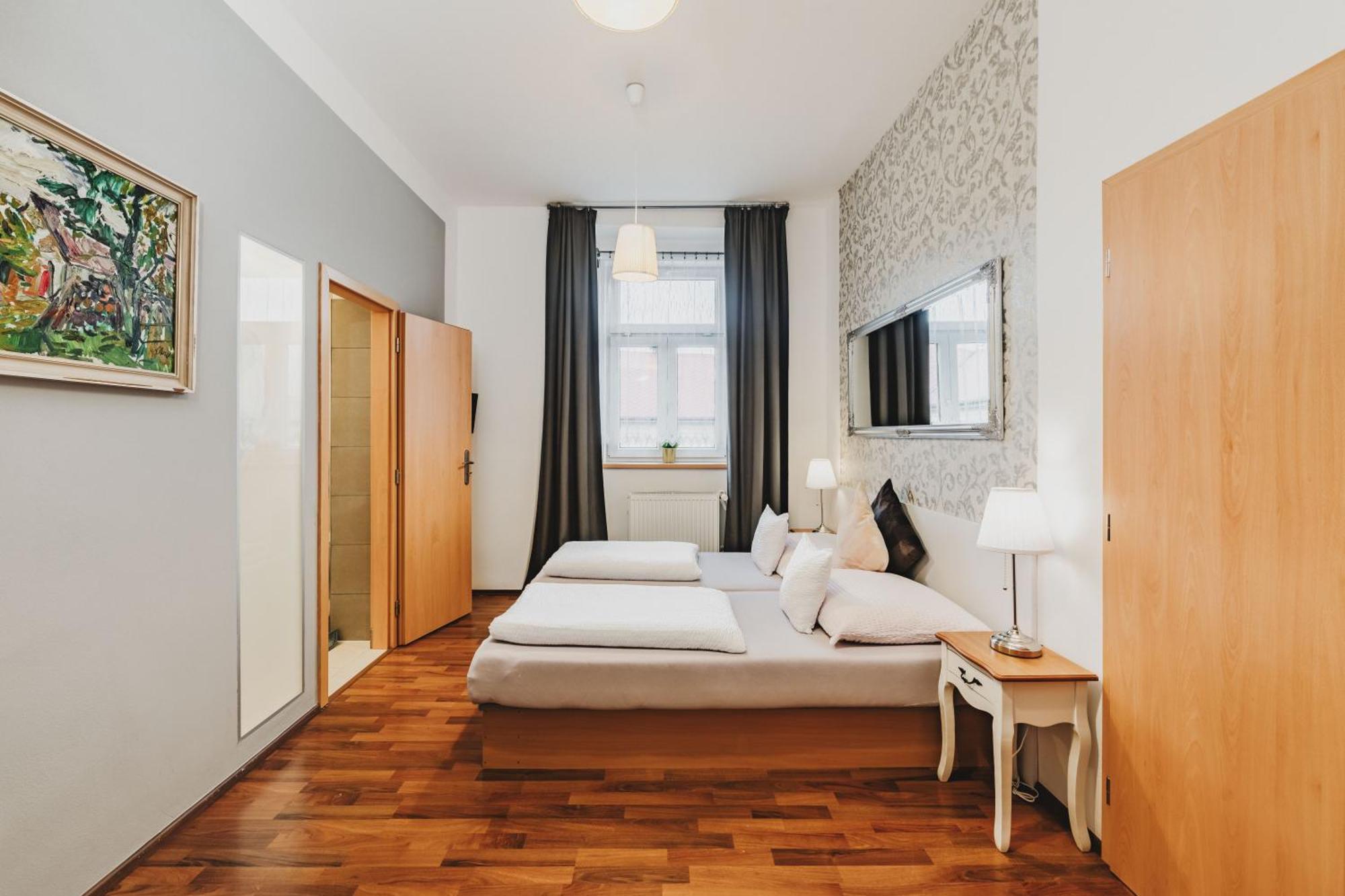Double or Twin Room with Private Bathroom,1499620516:JPEG