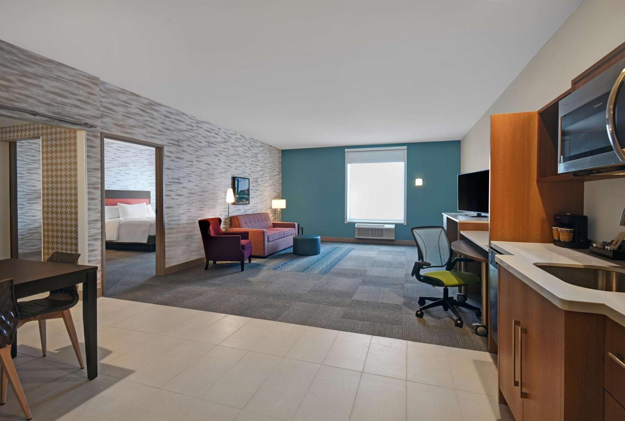 One-Bedroom King Corner Suite - Non-Smoking,1499921770:JPEG
