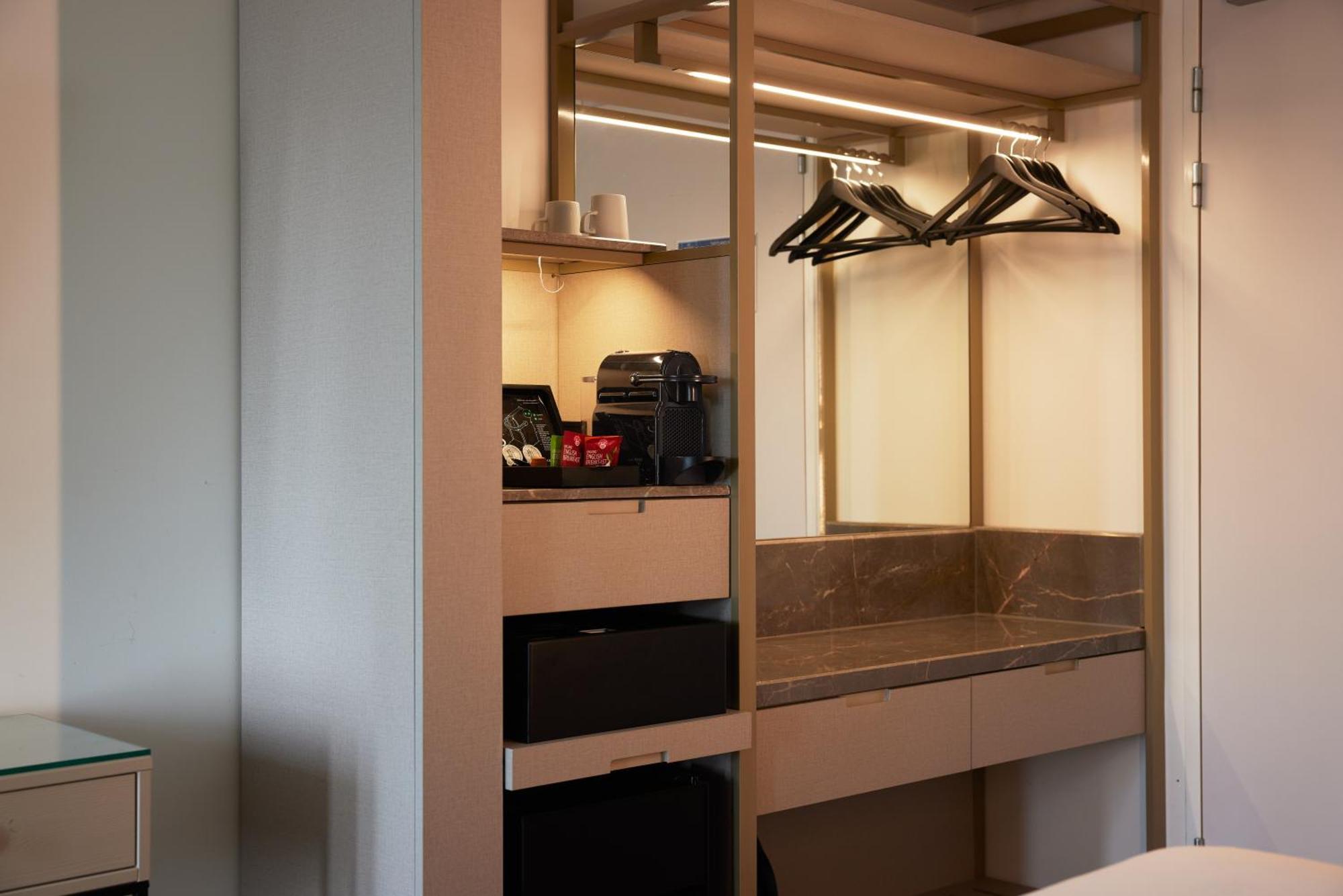 Luxury Quadruple Room,1600212369:JPEG